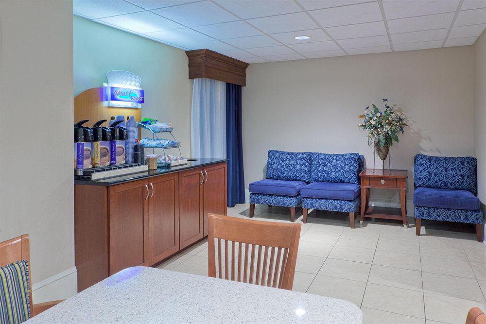 Holiday Inn Express Seaford-Route 13 Restoran gambar